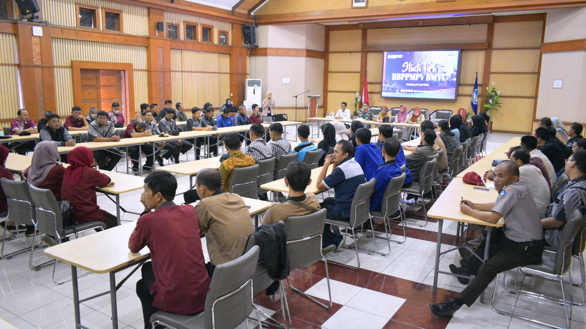 Pojok Belajar : Studi Tiru BBPPMPV BMTI ke BBGP Jabar Mengenai Pengelolaan Tenaga Kontrak