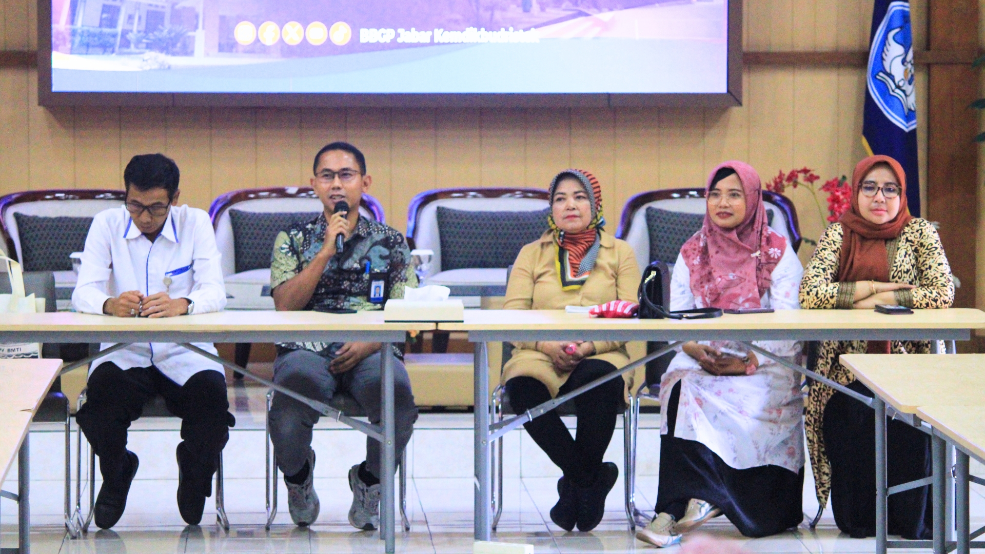 Pojok Belajar : Studi Tiru BBPPMPV BMTI ke BBGP Jabar Mengenai Pengelolaan Tenaga Kontrak