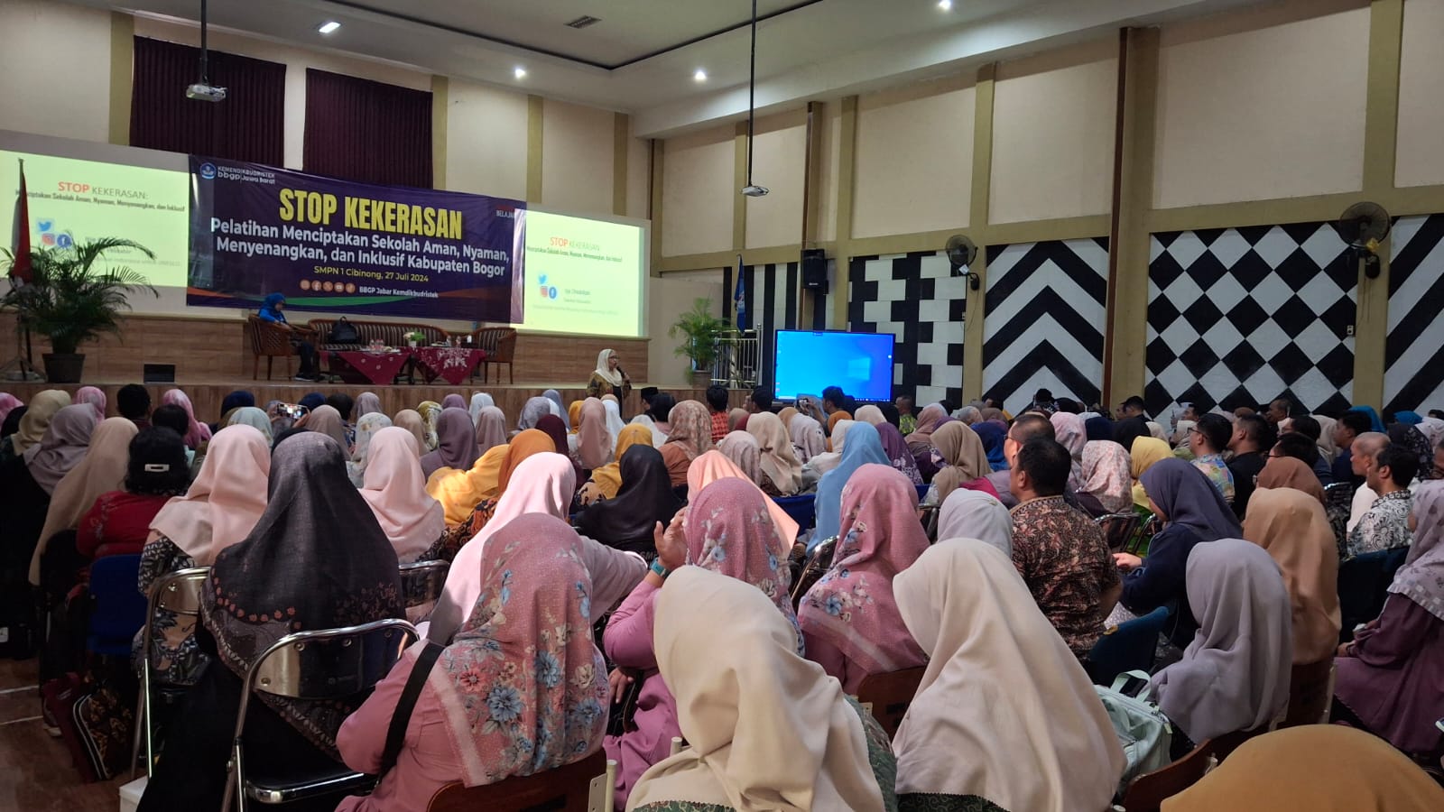 Guru Adalah Desainer Masa Depan Manusia