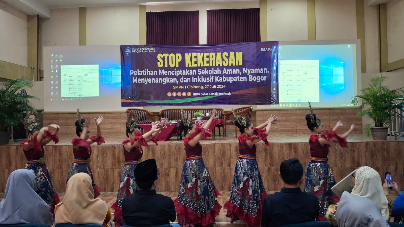 Guru Adalah Desainer Masa Depan Manusia