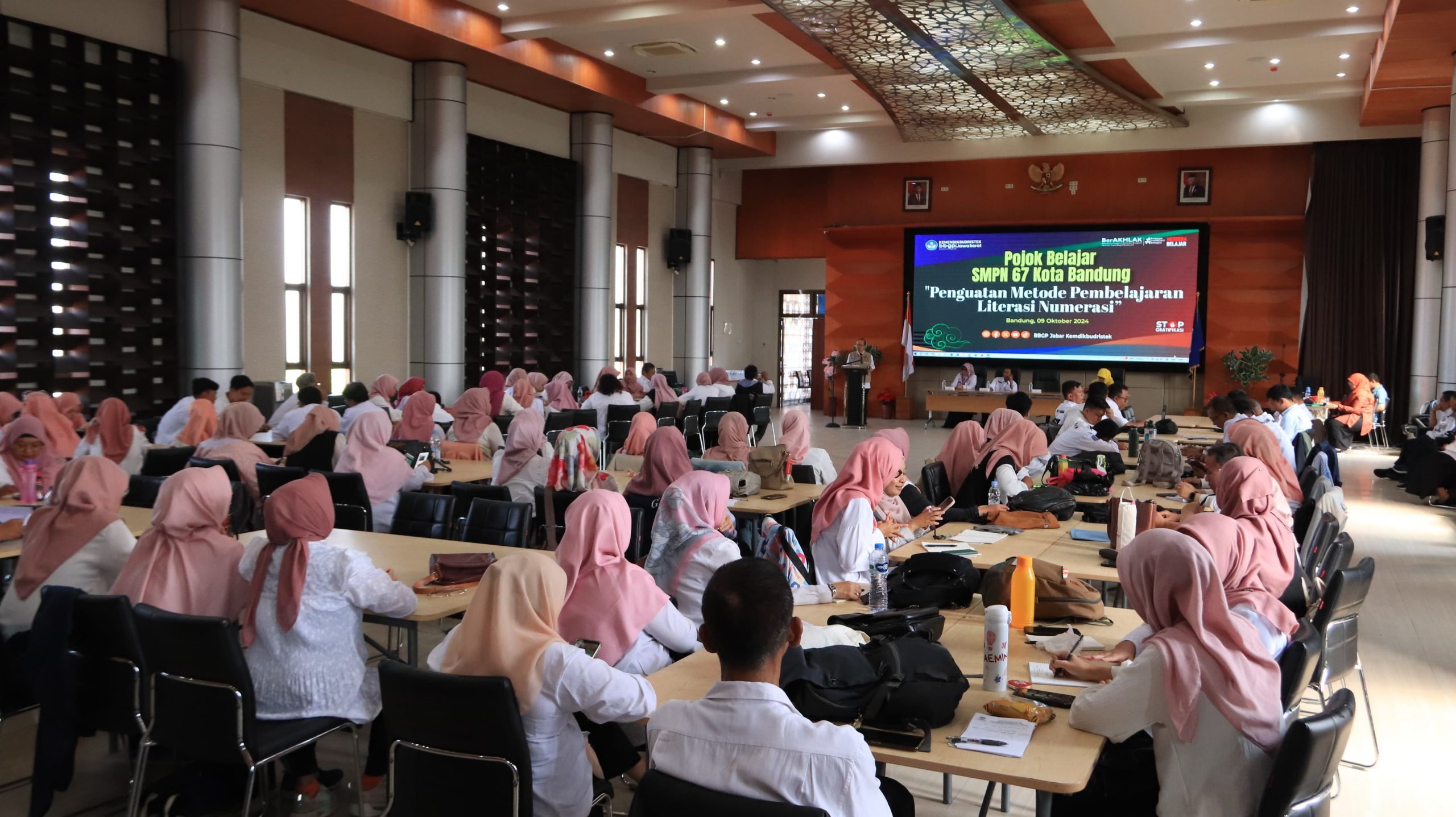 Pojok Belajar SMPN 67 Kota Bandung:"Penguatan Metode Pembelajaran Literasi Numerasi"