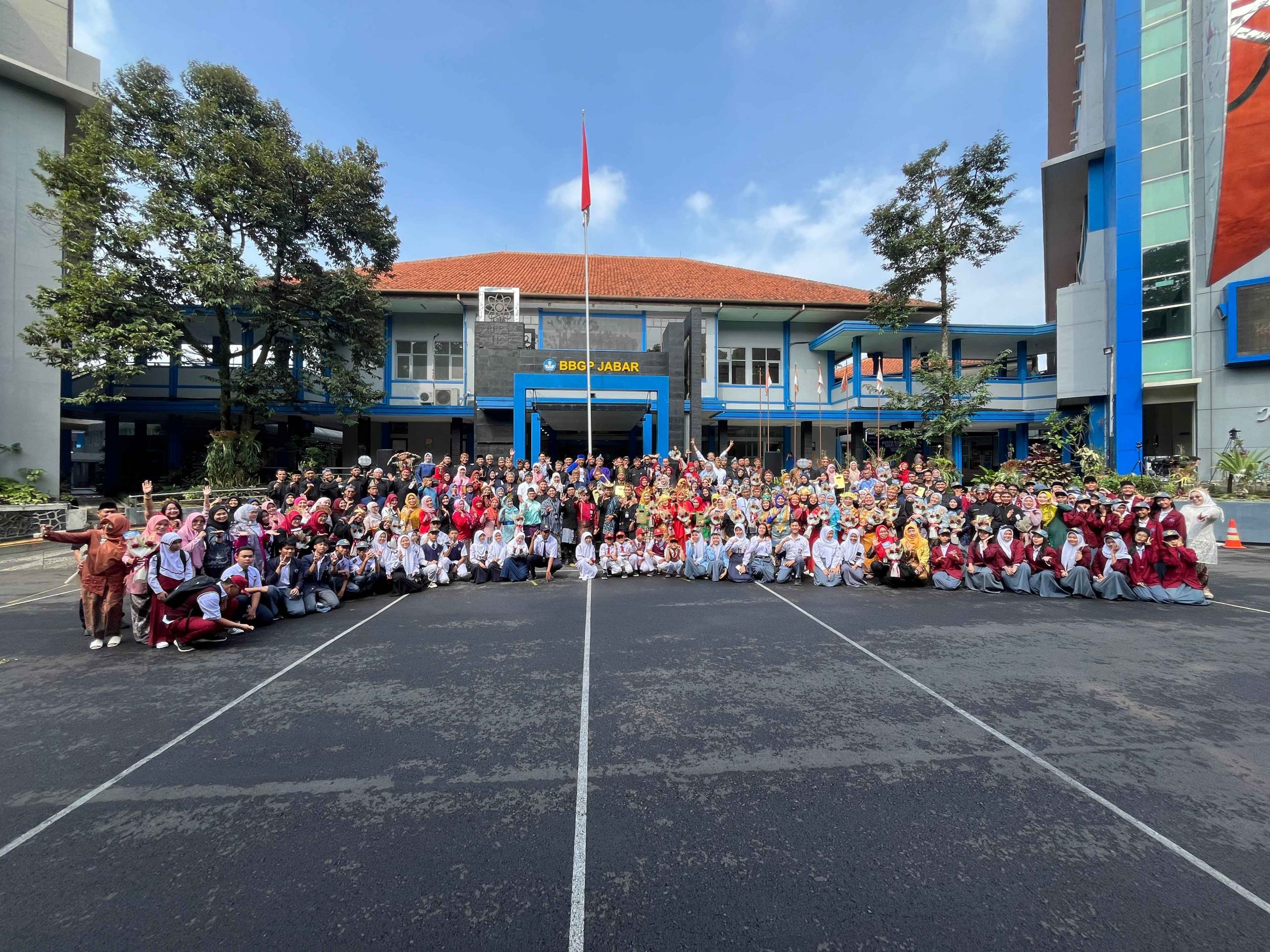 Pesta Rakyat Hari Guru Nasional 2024 di Lingkungan BBGP Jawa Barat
