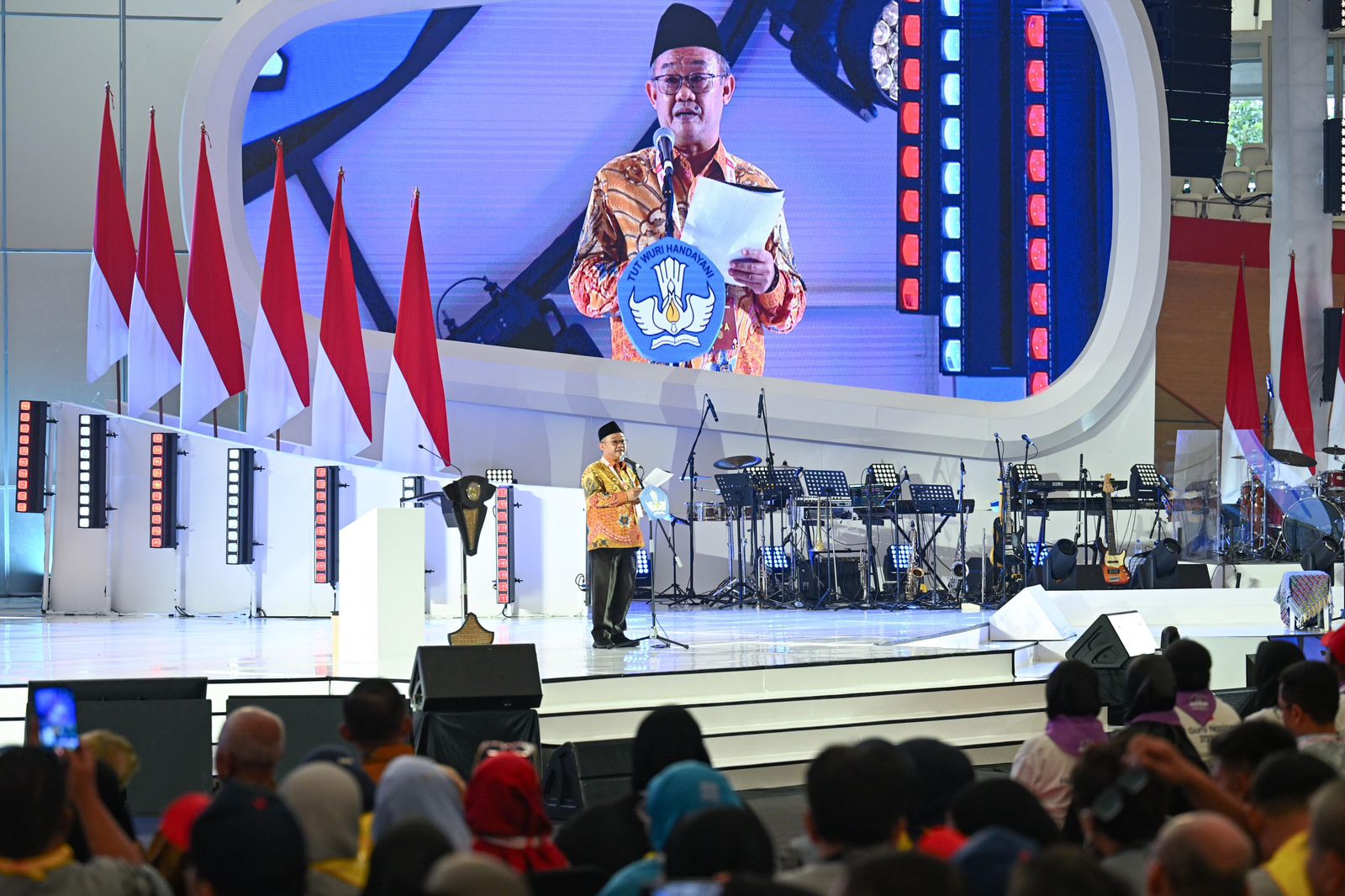 Hari Guru Nasional 2024: Peran Besar Guru untuk Mewujudkan Indonesia Emas