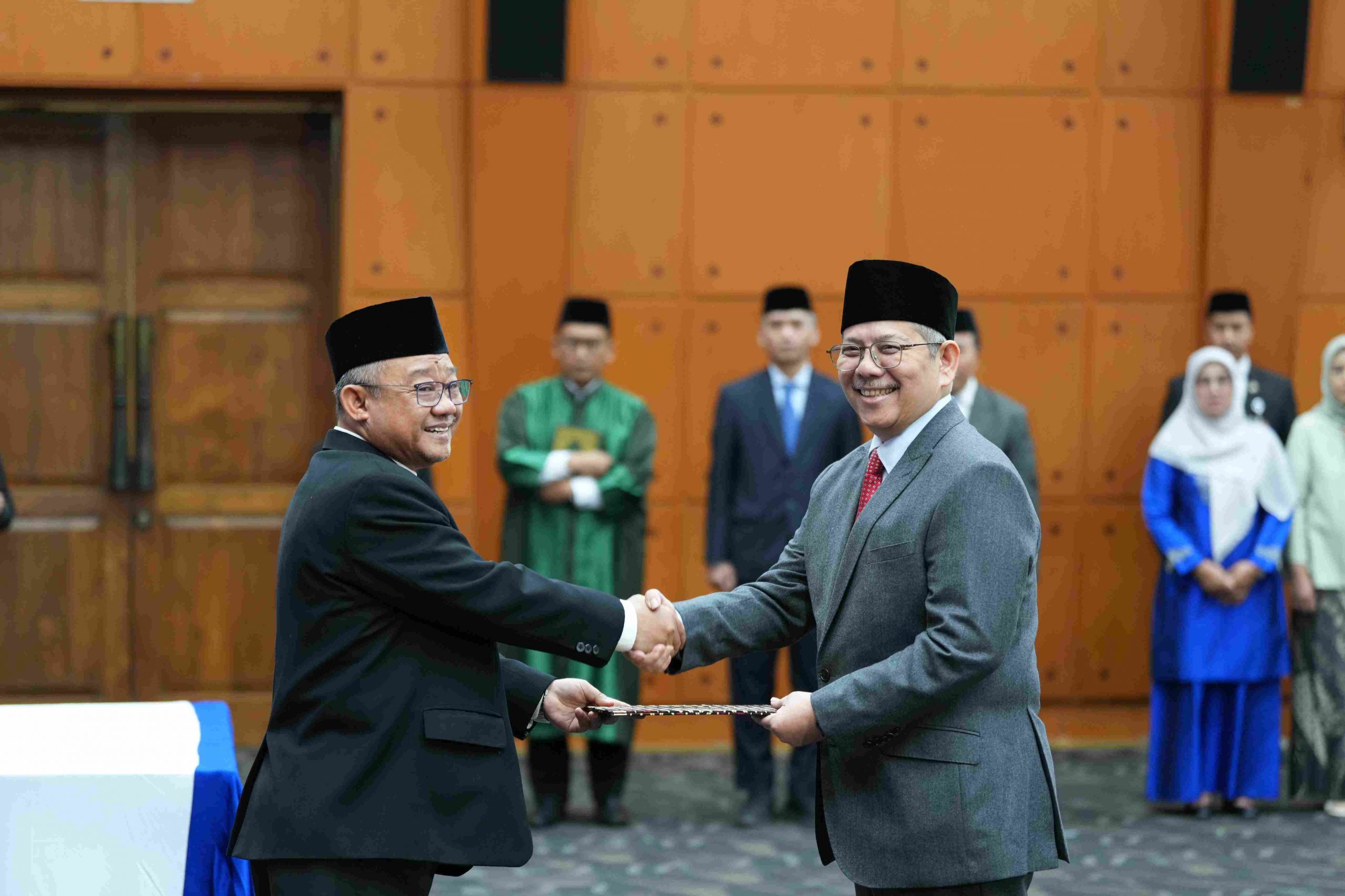 Lantik Pejabat, Mendikdasmen Tegaskan Komitmen Pendidikan untuk Semua