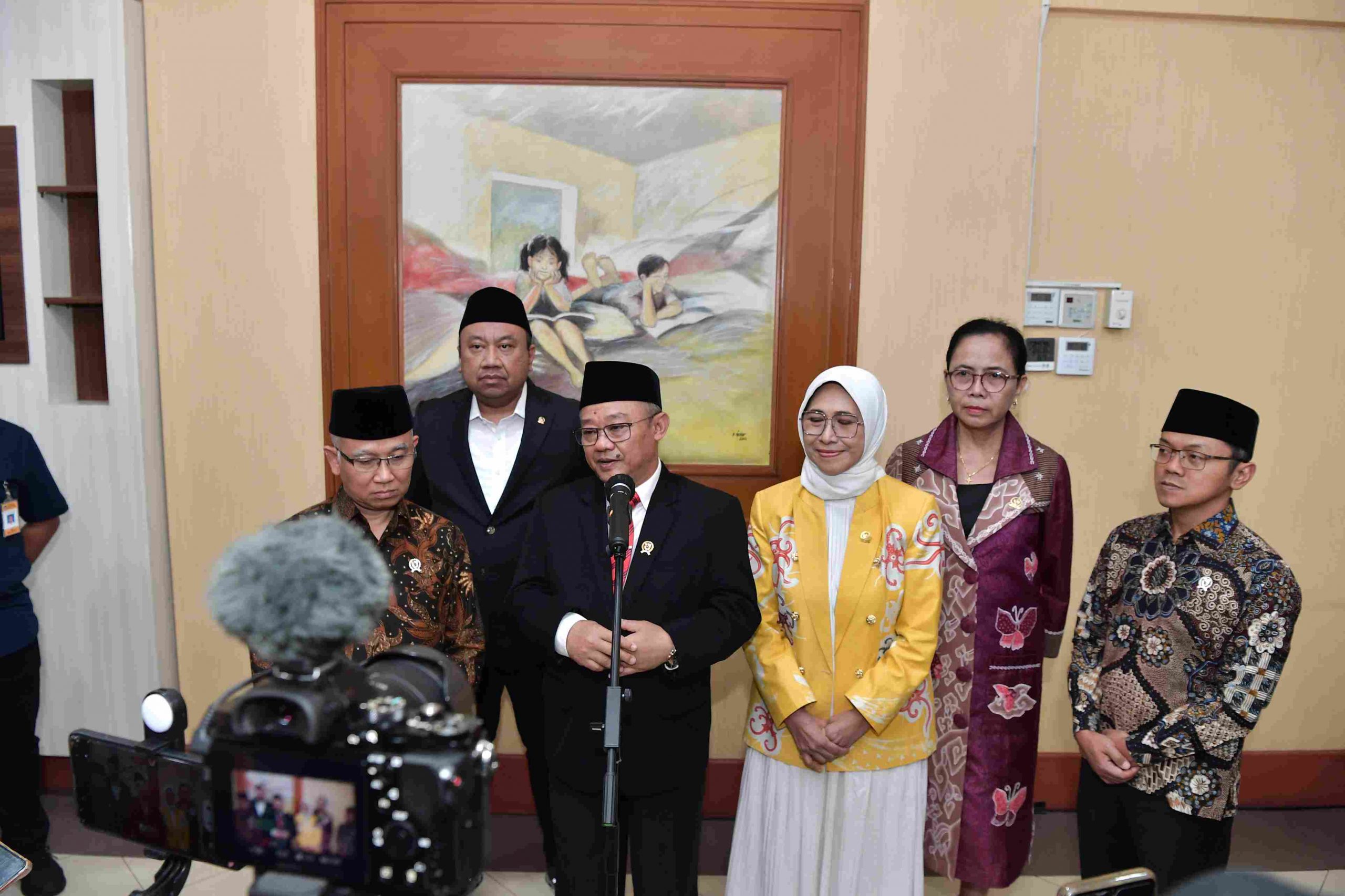 Lantik Pejabat, Mendikdasmen Tegaskan Komitmen Pendidikan untuk Semua