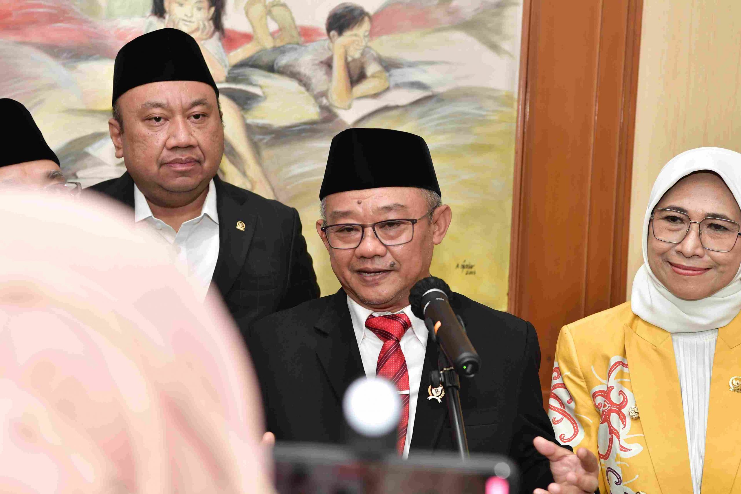 Lantik Pejabat, Mendikdasmen Tegaskan Komitmen Pendidikan untuk Semua