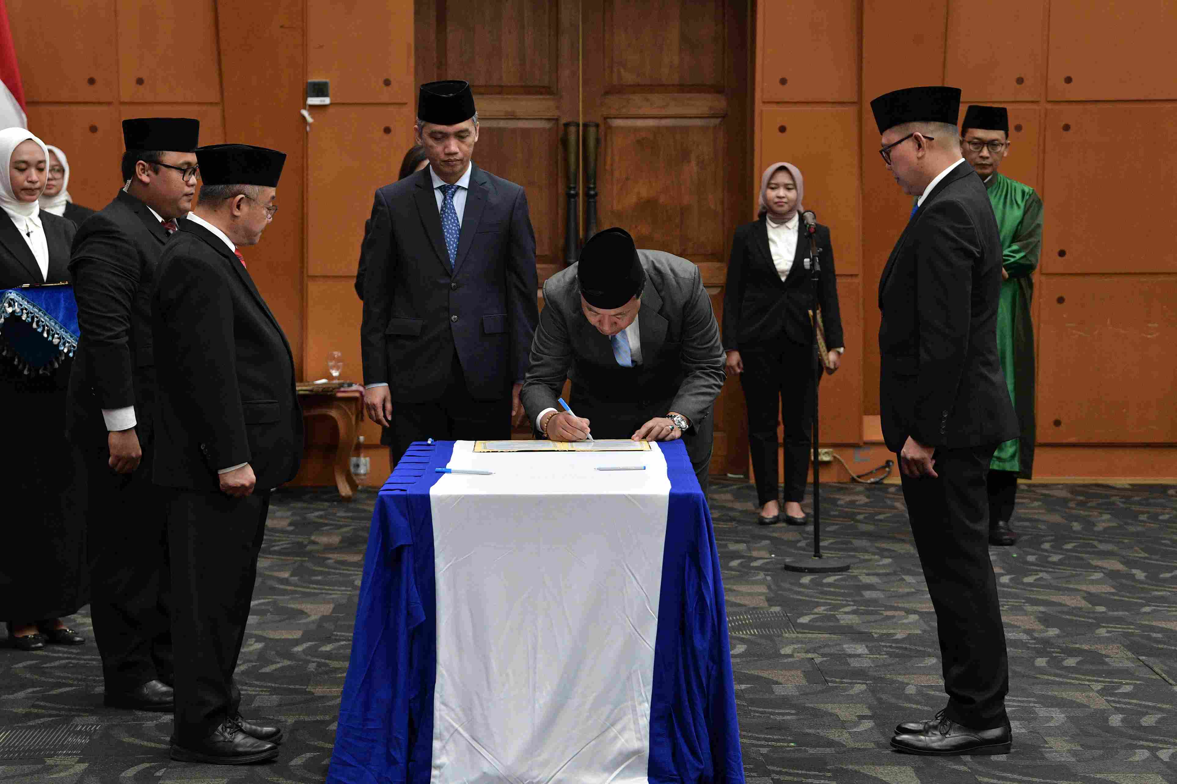 Lantik Pejabat, Mendikdasmen Tegaskan Komitmen Pendidikan untuk Semua