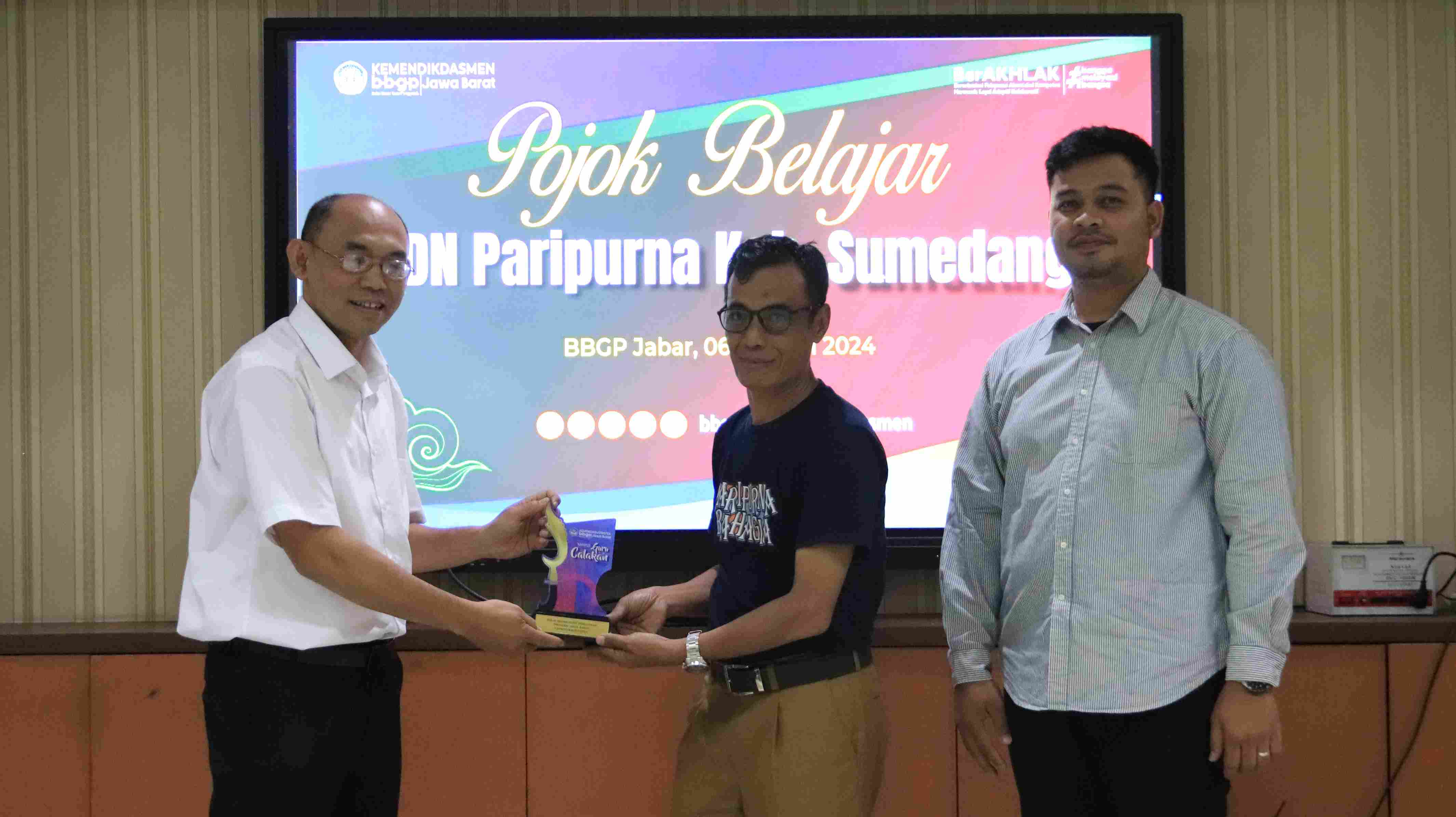 Pojok Belajar SDN Paripurna Sumedang Bahas Sertifikasi Guru 2024 Provinsi Jawa Barat bersama Tim APG BBGP Jabar