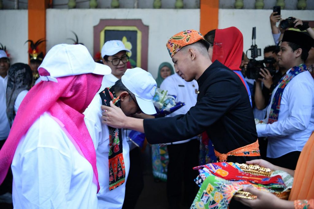 Mendikdasmen Luncurkan Buku Panduan Gerakan 7 Kebiasaan Anak Indonesia Hebat: Wujudkan Generasi Berkarakter Menuju Indonesia Emas 2045