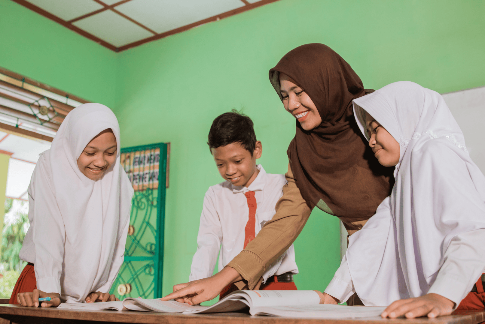 Capaian Kebijakan Penyaluran Tunjangan Secara Langsung Ke Rekening Guru Berhasil Lampaui Target Nasional