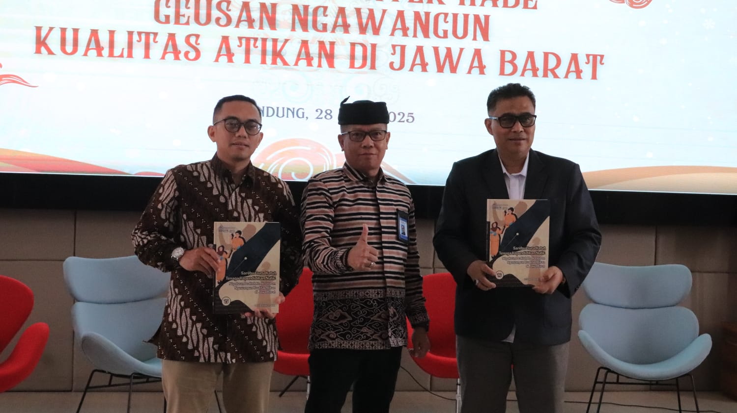 Puncak Hardiknas 2025 Jawa Barat, 1000 GTK Luncurkan Buku Praktik Baik