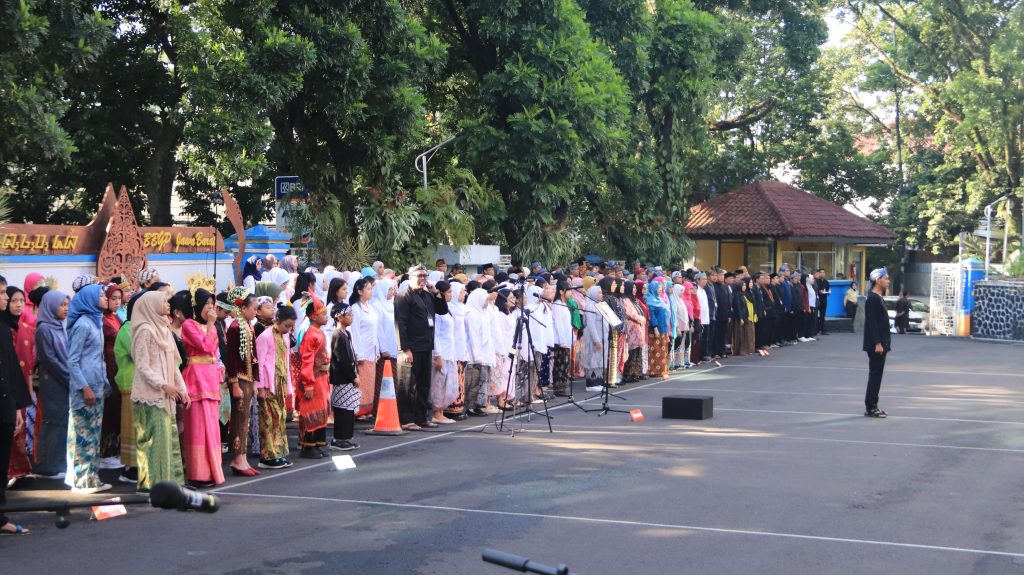 Upacara Peringatan Hardiknas 2025 di Lingkungan BBGTK Jabar