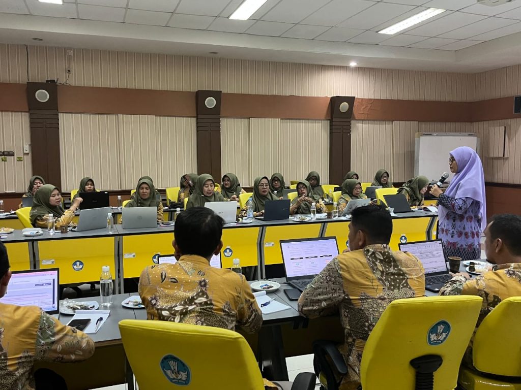 Peningkatan Kualitas Kinerja Kepala Sekolah: Memimpin dengan Visi, Menggerakkan dengan Aksi