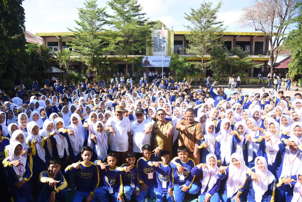 Hari Pertama MPLS: Mendikdasmen Ajak Bangun Karakter Anak Sejak Langkah Pertama di Sekolah