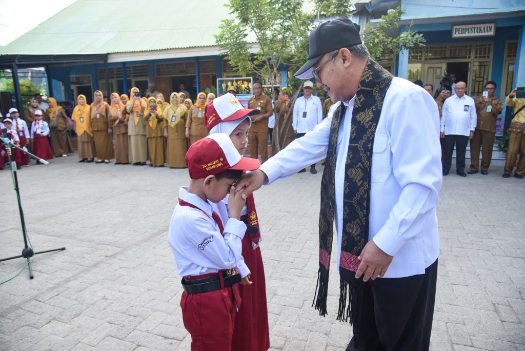 Hari Pertama MPLS: Mendikdasmen Ajak Bangun Karakter Anak Sejak Langkah Pertama di Sekolah