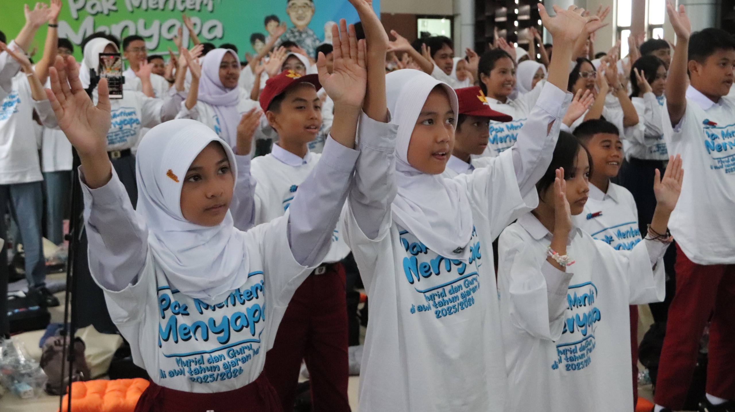 Pak Menteri Menyapa Murid dan Guru di Awal Tahun Ajaran 2025/2026