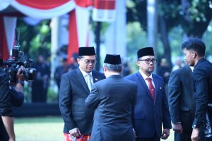 Jadi Pembina Upacara HUT ke-80 RI, Mendikdasmen Serukan Persatuan dan Gotong Royong