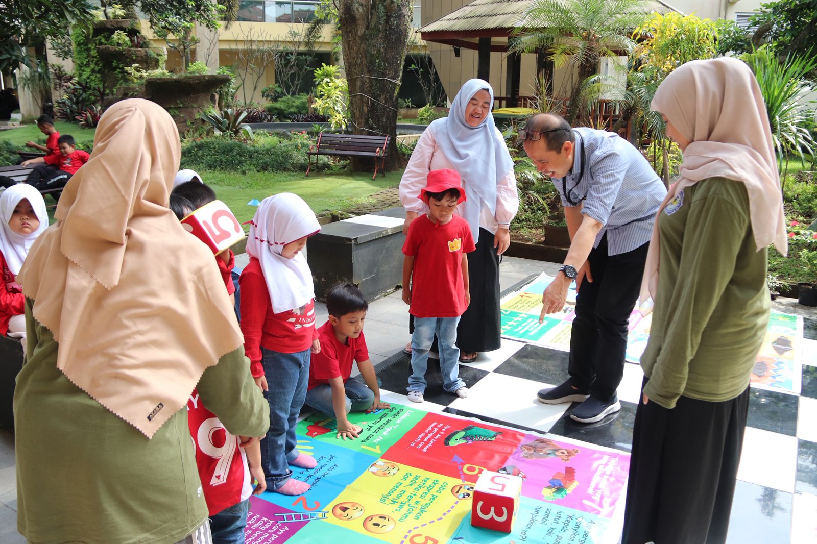 Pojok Belajar TK AL-Hasan Kota Bandung Manfaatkan APE untuk Membuat Pembelajaran Lebih Menyenangkan