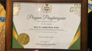 Mendikdasmen Abdul Mu’ti Terima Penghargaan sebagai Menteri Pendukung Gerakan Zakat