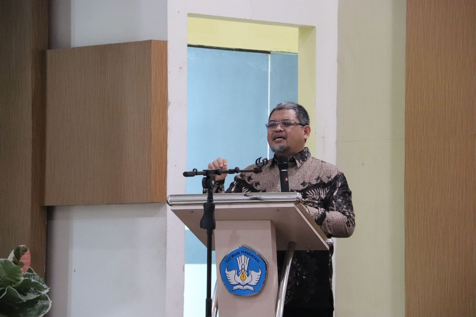 Direktur KSPSTK Supervisi Pelatihan Tenaga Laboratorium Sekolah Gelombang 3 di BBGTK Jabar