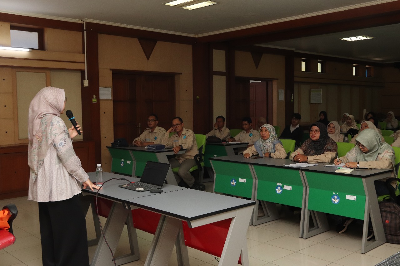 MGMP IPA Jenjang SMP Kab. Cirebon Berkunjung ke Lab BBGTK Jabar dalam Layanan Pojok Belajar