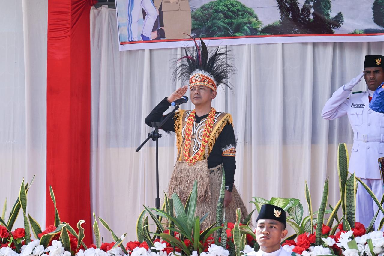 Semarak Upacara HGN dari Timur Indonesia, Wamen Fajar: Terima Kasih Guru, Teruslah Mengabdi dengan Kasih