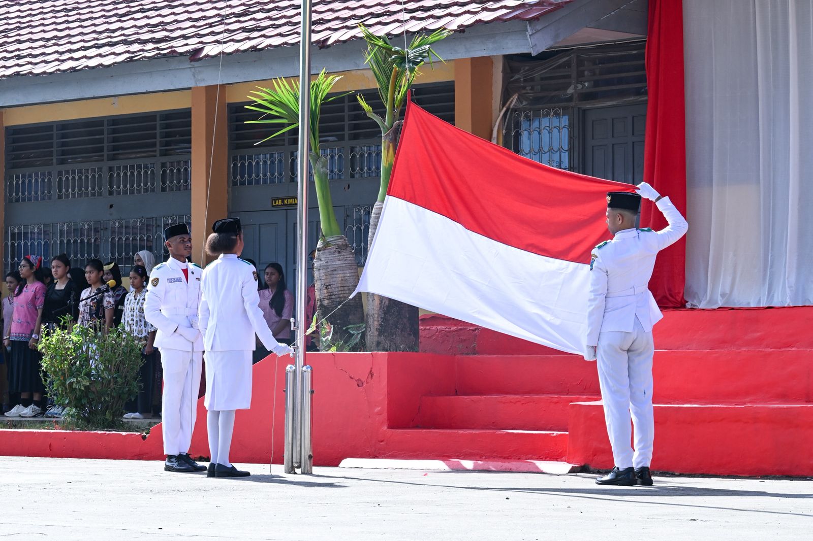 Semarak Upacara HGN dari Timur Indonesia, Wamen Fajar: Terima Kasih Guru, Teruslah Mengabdi dengan Kasih