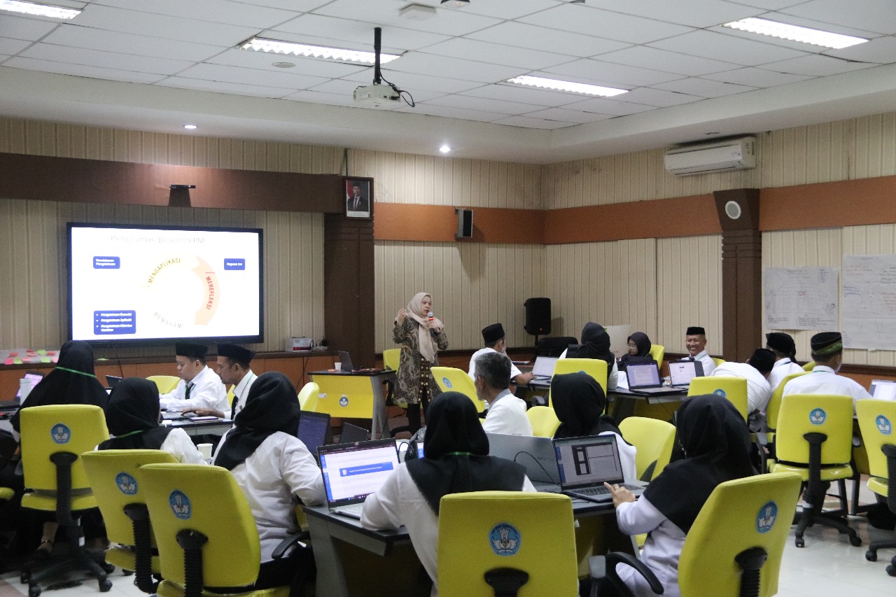 Pelatihan BCKS Kabupaten Karawang Berjalan Intensif, Peserta Dalami Kompetensi Kepemimpinan Sekolah