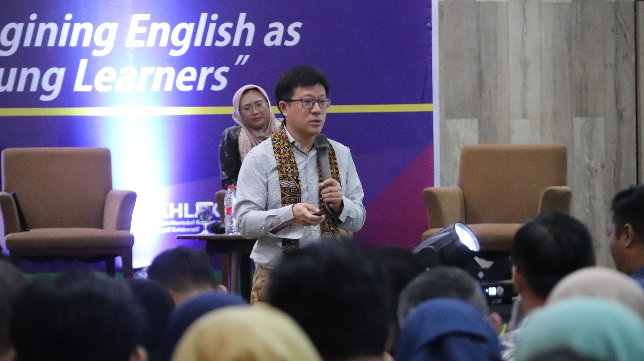 Empowering Minds: Seminar Internasional STEAM Satukan Coding, AI, dan Pembelajaran Bermakna