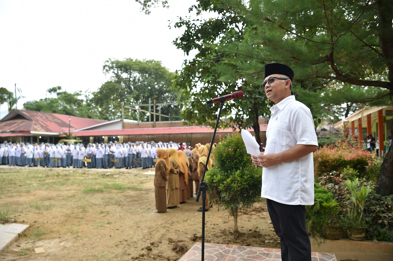 Wamendikdasmen Tandai Hari Pertama Masuk Sekolah di Padang Pascabencana Banjir
