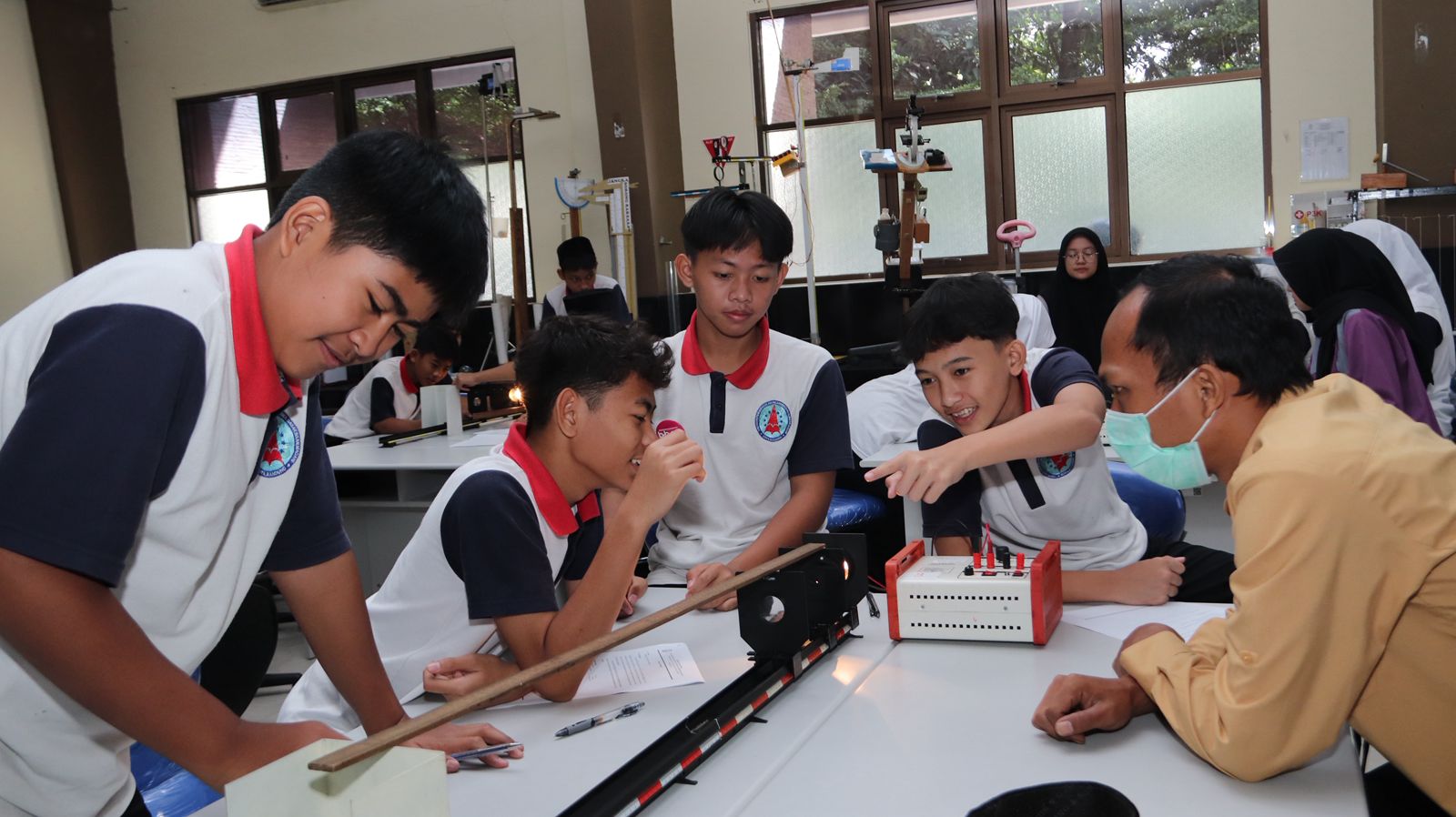 Praktikum IPA di BBGTK Jabar Tingkatkan Minat dan Pemahaman Siswa MTs Insan Madani