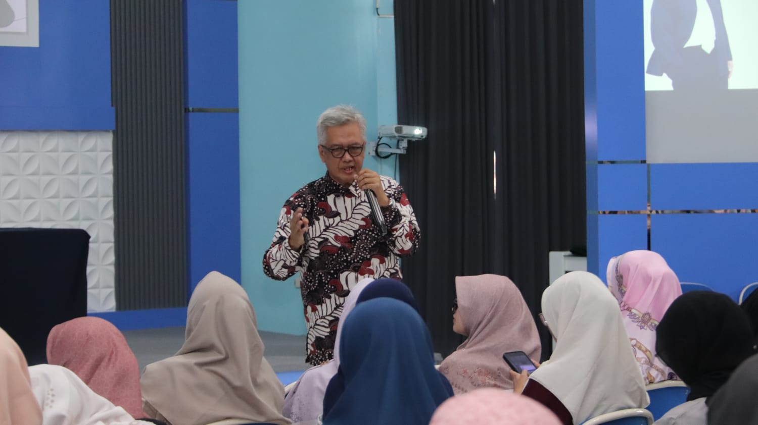 Peningkatan Kompetensi Guru dan Tenaga Pendidik di Lingkungan Dikdasmen Kota dan Kabupaten Sukabumi