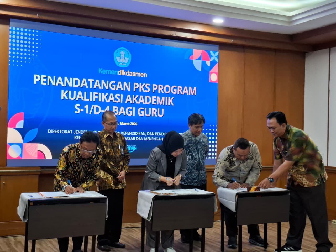 Kemendikdasmen Gandeng 113 LPTK untuk Fasilitasi 17.930 Guru Lanjutkan Studi S-1/D-IV