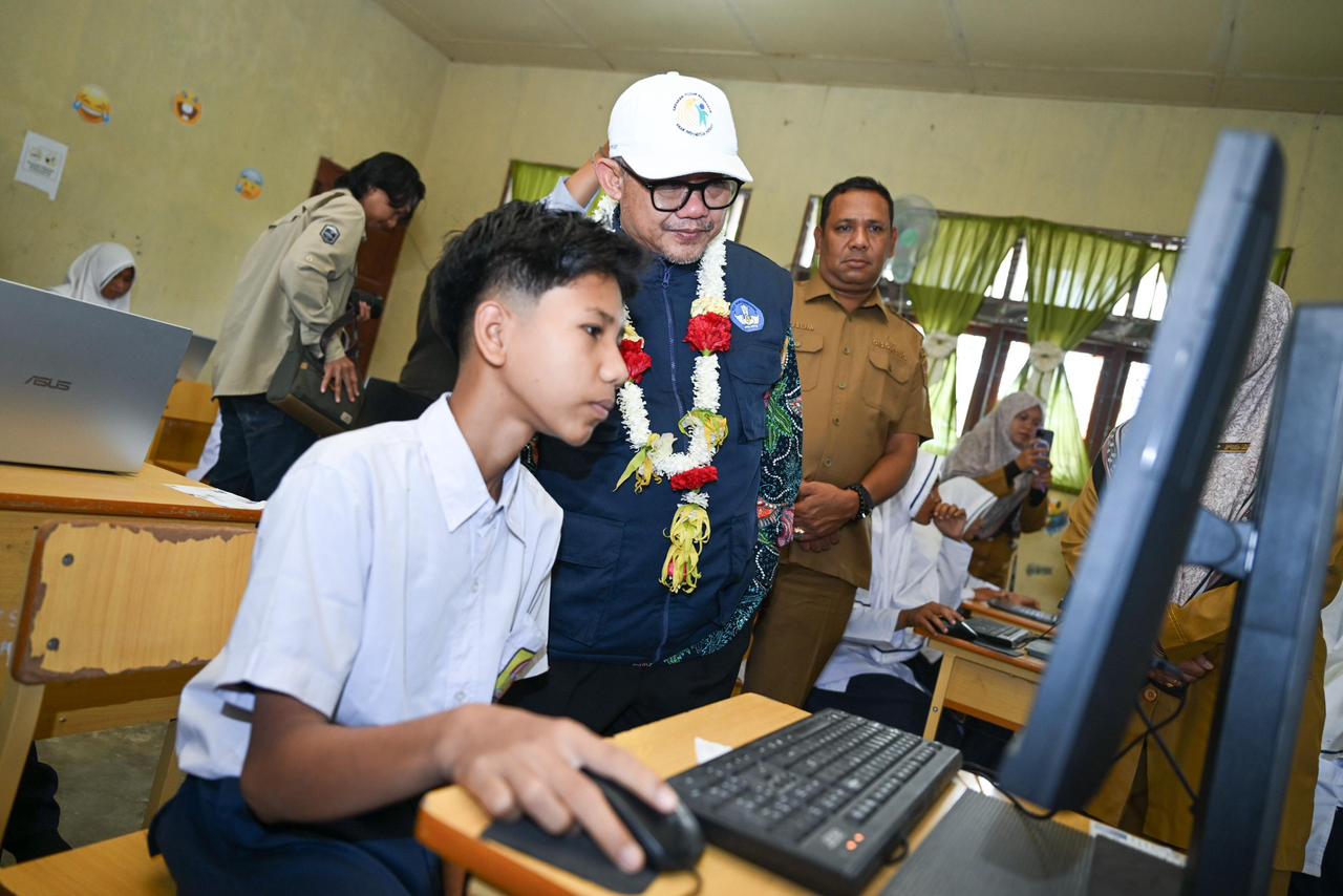 Pesan Mendikdasmen saat Tinjau Gladi TKA di UPTD SMP Negeri 2 Peudada Kabupaten Bireun Aceh