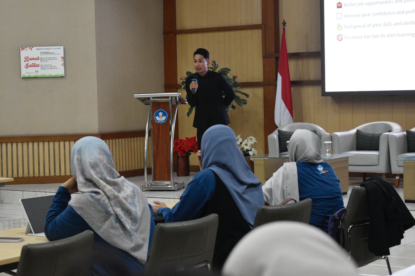 Tingkatkan Kompetensi Bahasa Inggris, BBGTK Jabar Gelar Pelatihan untuk Tenaga Fungsional Umum