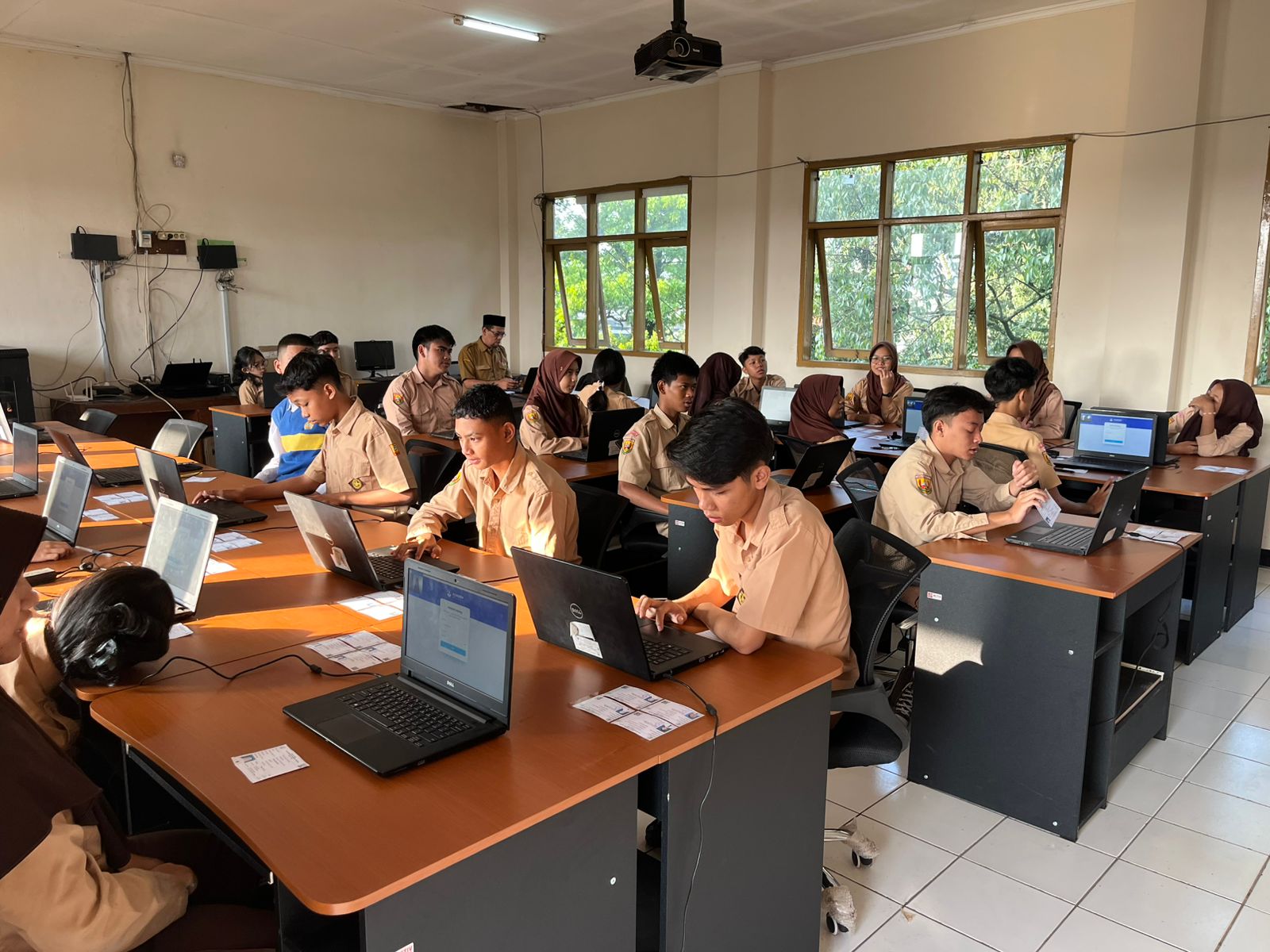 254 Siswa SMPN 23 Bandung Ikuti TKA Gelombang Ketiga dengan Tertib dan Lancar