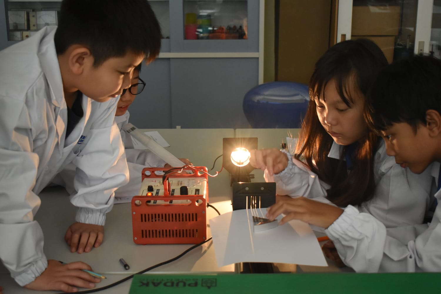 PKBM Sahabat Anak Terang Kembali Lakukan Praktik di Laboratorium Fisika BBGTK Jabar